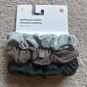 Lululemon Uplifting scrunchies 3pk
NWT
NOMD/RNFG/JDGR